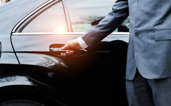Read more about the article The Ultimate Guide to Hiring a Limo Service